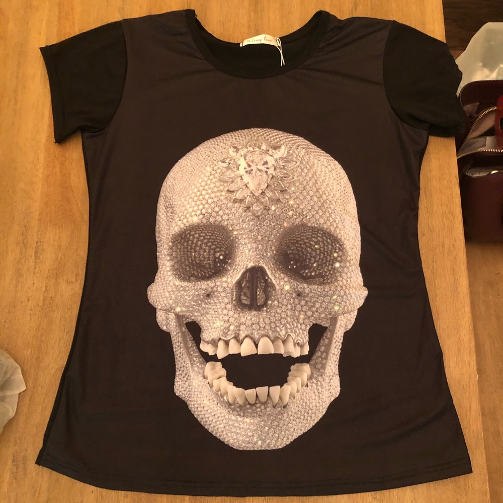 T-shirt with skull